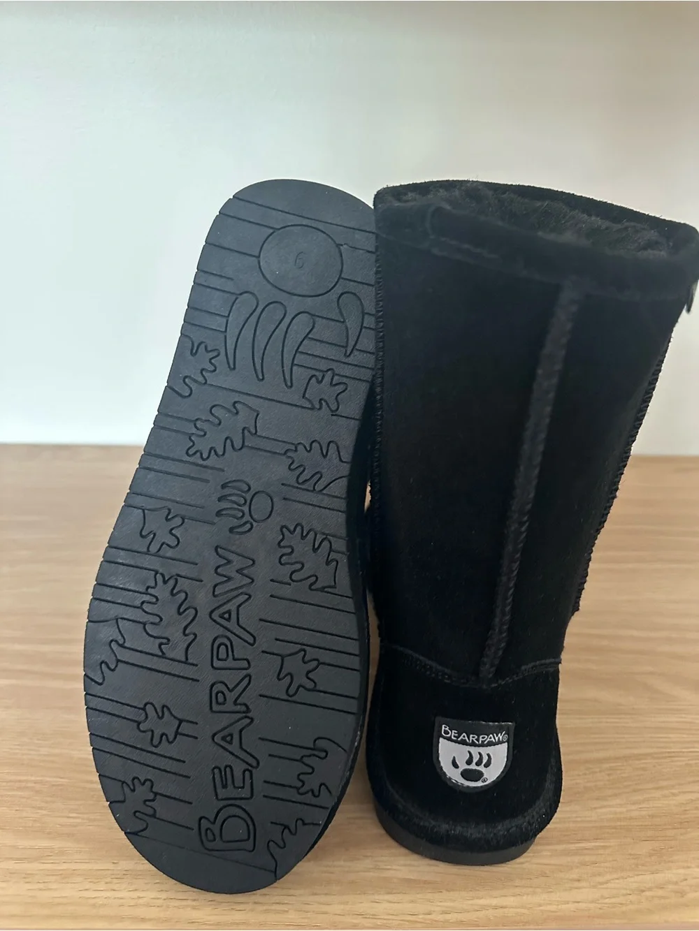Bearpaw Women’s Elle Short Boots